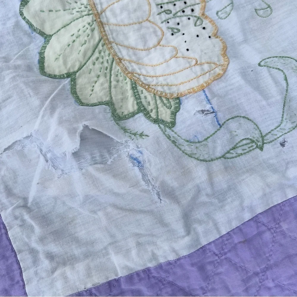 VTG Embroidered Lily Pad Floral Hand Stitched Quilt Lavender White Unique FLAWS